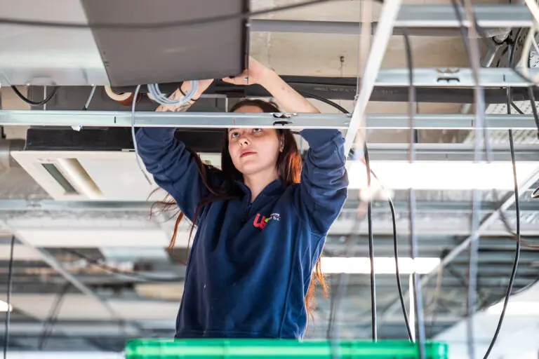 Elektra Laten Aanleggen Bakker BV